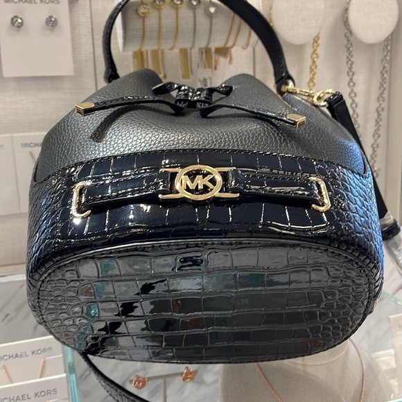 MICHAEL KORS 
Reed Medium Pebbled Leather Belted Bucket Messenger Satchel Crossb - Picture 7 of 16